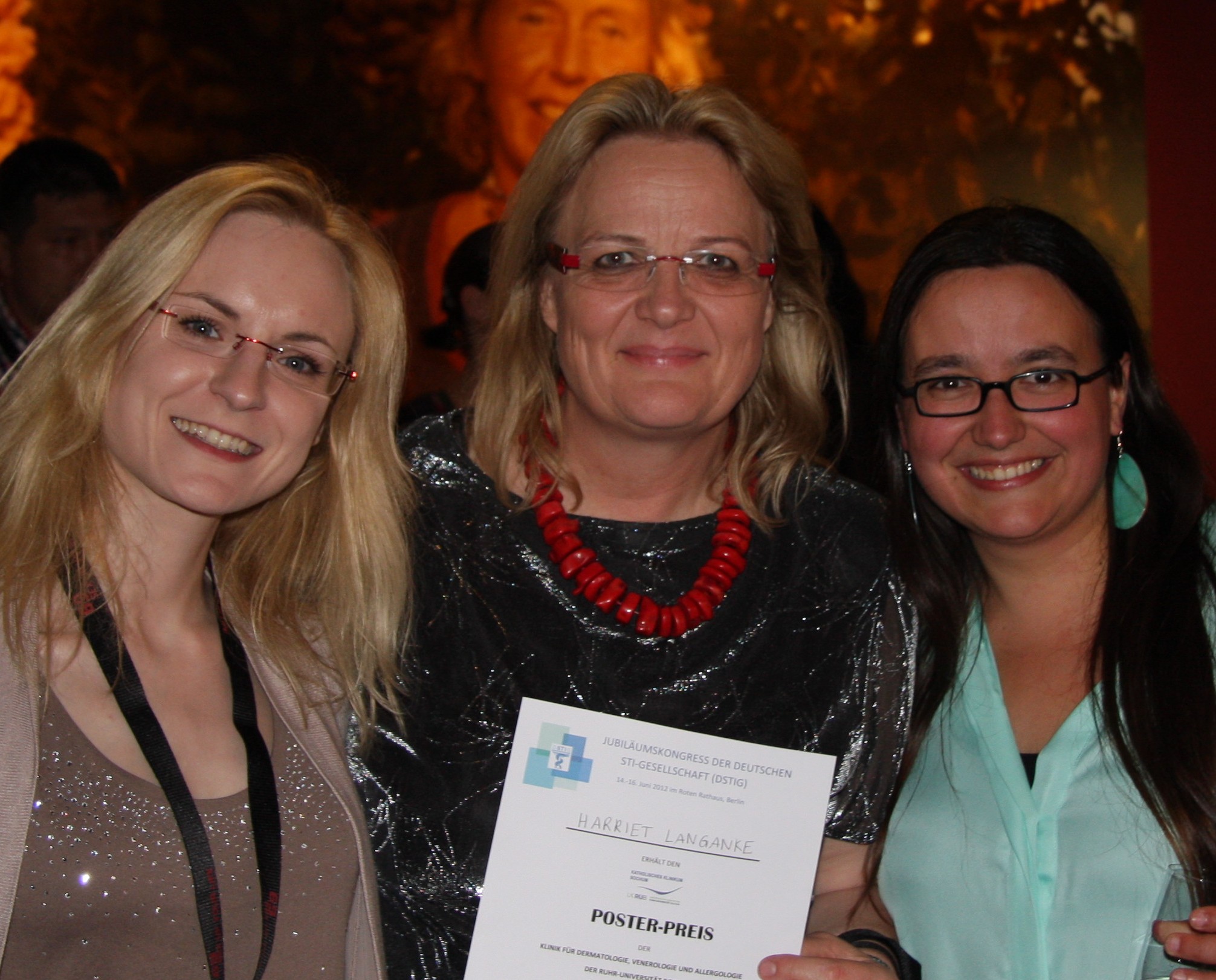 Das GSSG-Team um Harriet Langanke (Mitte) freut sich ber den Posterpreis (Foto: GSSG)