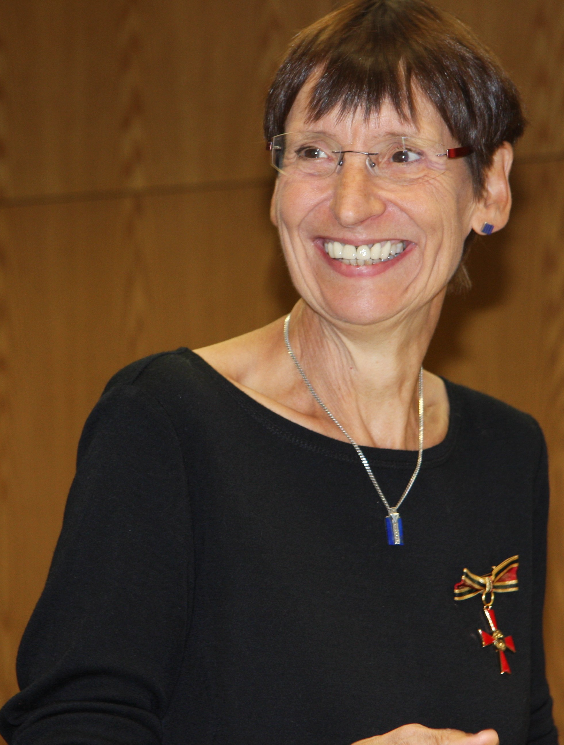 Heidrun Nitschke erhält das Bundesverdienstkreuz.