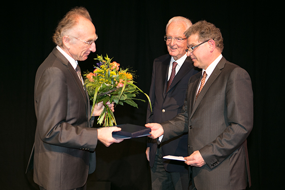 Norbert Brockmeyer (l) erhlt Auszeichnung der Deutschen Dermatologischen Gesellschaft (Foto: DDG)