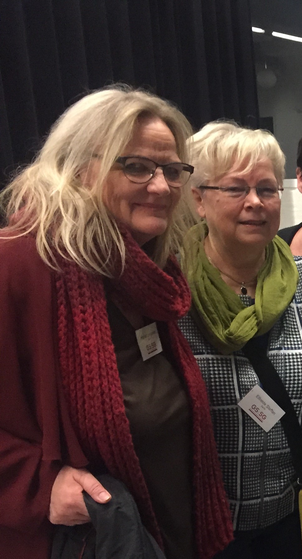 Moderatorin Harriet Langanke mit Referentin Elfriede Steffan Moderatorin Harriet Langanke mit Referentin Elfriede Steffan